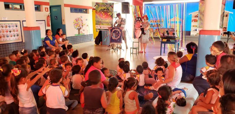 Projeto Tri Ciclo leva teatro para escolas e entidades. Mais de 1.500 crianças na plateia em quatro dias